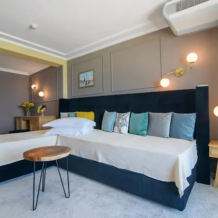 Marina Hotel, Sunny Day Отель