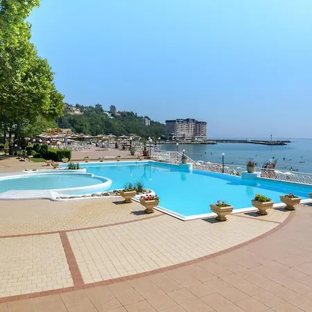 Отель Marina Hotel, Sunny Day 4*