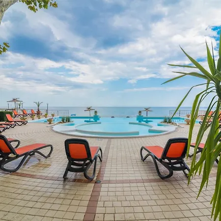 Отель Marina Hotel, Sunny Day 4*