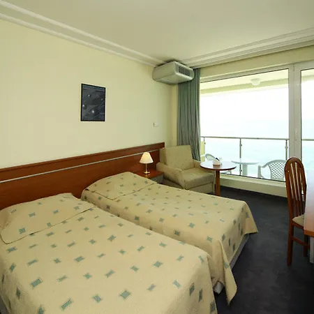 Marina Hotel, Sunny Day Отель