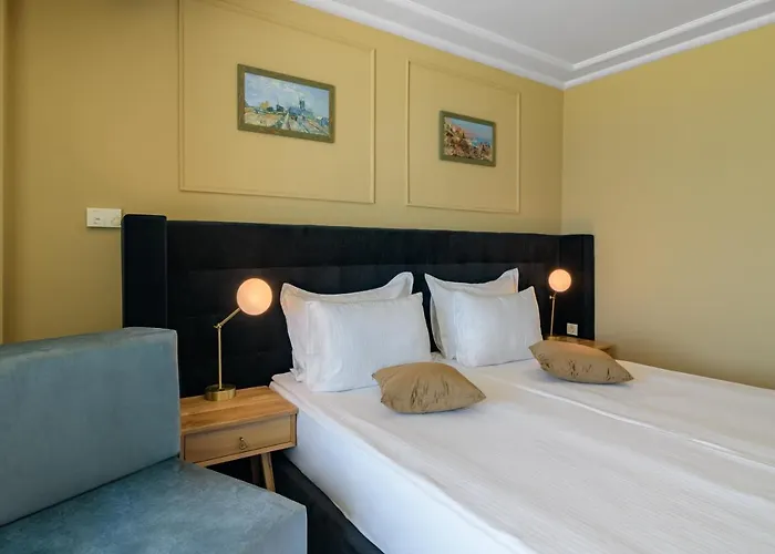 Marina Hotel, Sunny Day Hotel