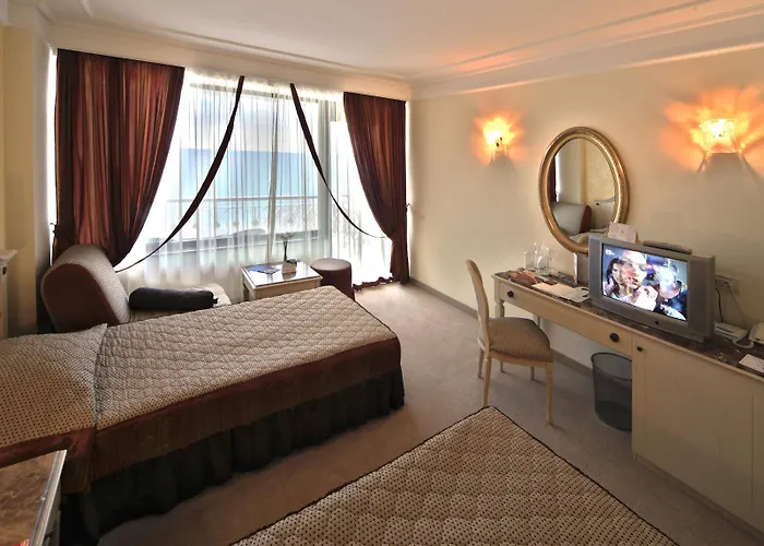 Hotel Marina Hotel, Sunny Day