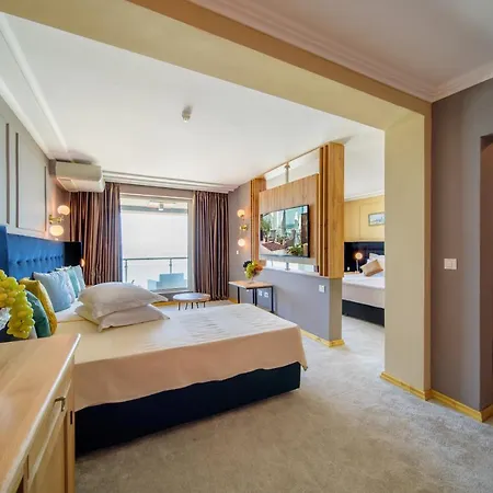 Hotel Marina Hotel, Sunny Day