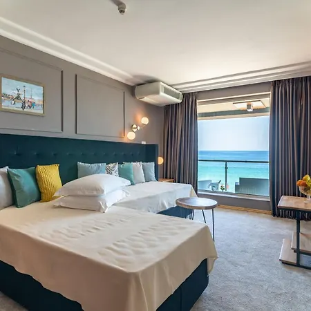 Marina Hotel, Sunny Day Hotel Warna