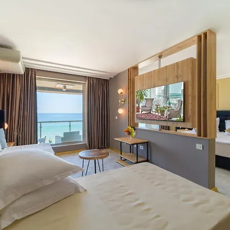 Hotel Marina Hotel, Sunny Day Warna