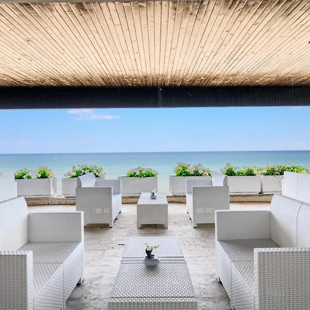 Готель Marina Hotel, Sunny Day