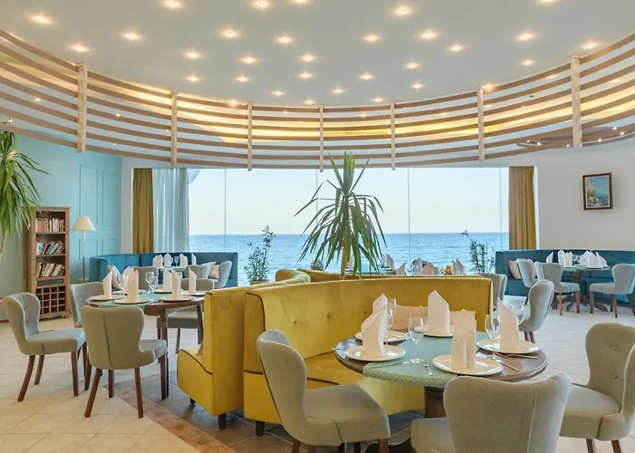 Хотел Marina Hotel, Sunny Day