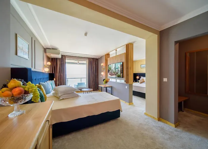 Хотел Marina Hotel, Sunny Day