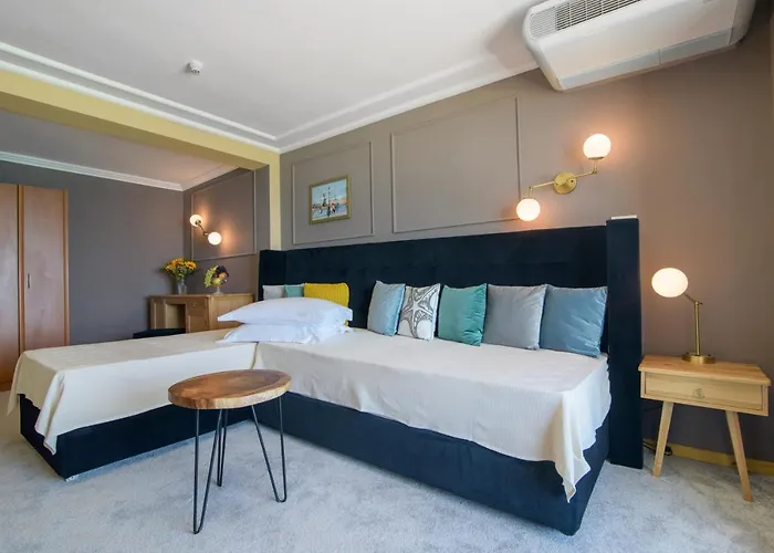 Marina Hotel, Sunny Day Хотел