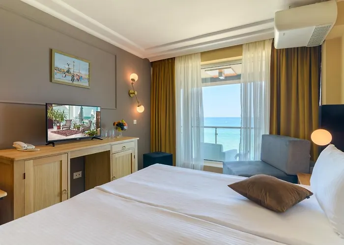 Хотел Marina Hotel, Sunny Day 4*