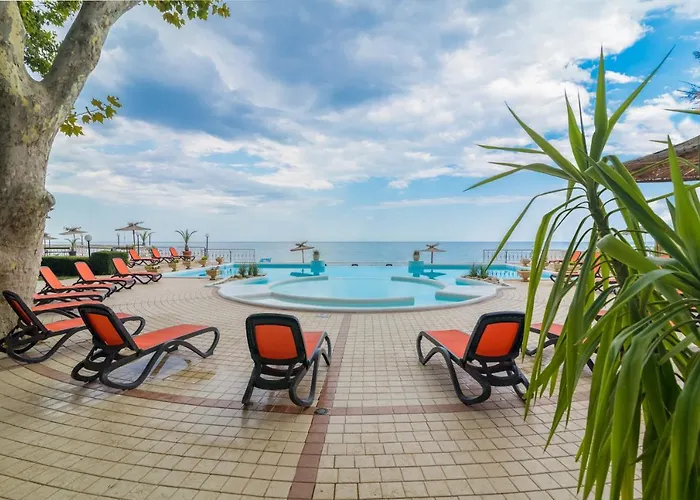 Хотел Marina Hotel, Sunny Day 4*