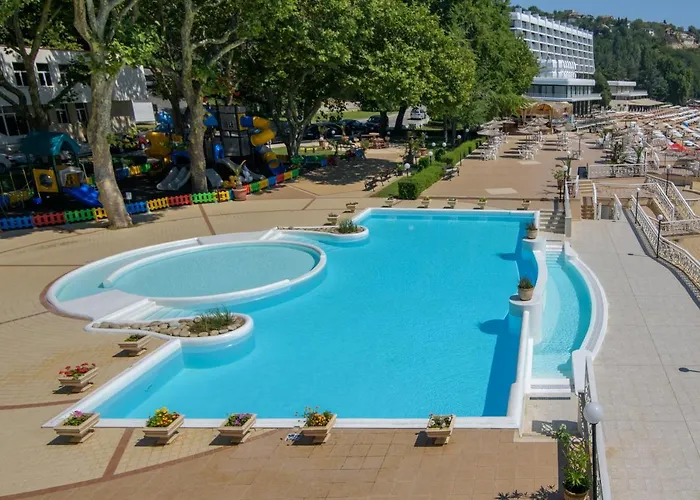 Marina Hotel, Sunny Day Хотел