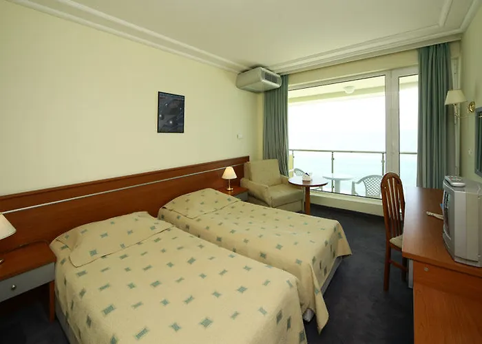 Marina Hotel, Sunny Day Хотел